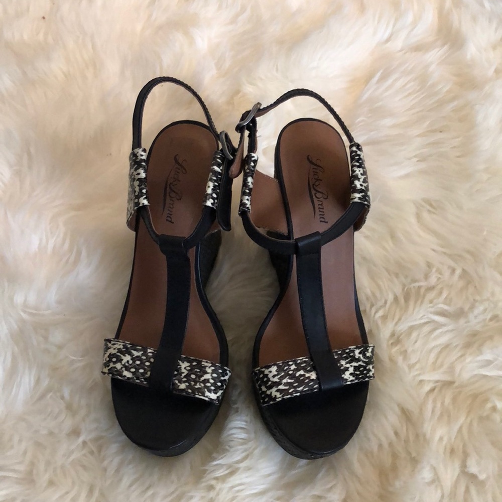 Never been worn! Lucky brand b&w wedges!!
